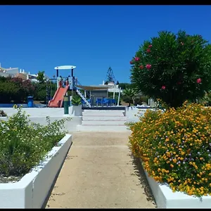 https://villa-nossa-senhora-da-rocha-resort-algarve-by-red-ba.hotelaalgarve.com